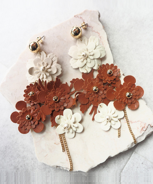 emma white flower ピアス VBMA2003__XP_999_0_20250331100