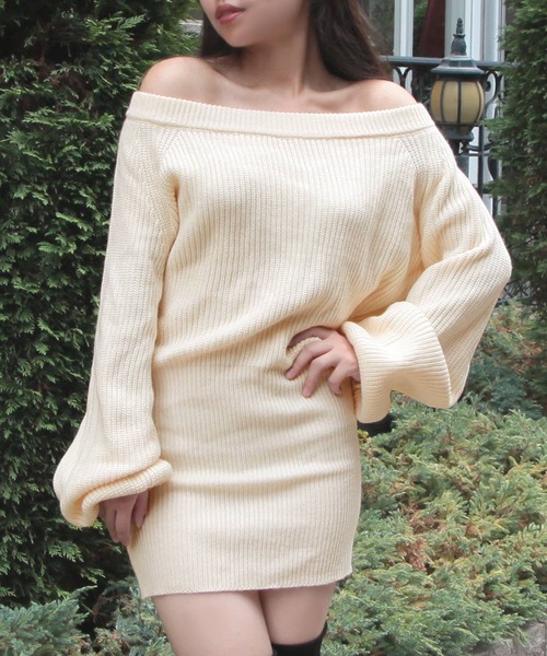 白 ワンピース ボリュームスリーブオフショルダーニットワンピース/23570