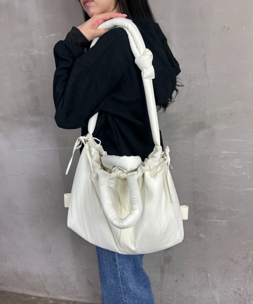 コヤンイサムチョン　フワフワ巾着バッグ ショルダーバッグ コヤンイサムチョン ピンクファー巾着バッグ ショルダーバッグ コヤン