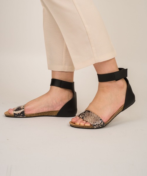 「PLAKTON」 フラットサンダル 38 ベージュ×ブラック レディース_画像3
