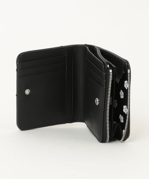 マリークワント　折り財布　ブラック　牛革　ウォレット　クロコ型押し マリークワント MARY QUANT ビッグデイジーパッチ ミニウォレット