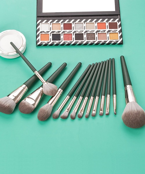 LA VORAGINE（ラ ヴォラジネ） メイクブラシ ポーチ付き メイクブラシ