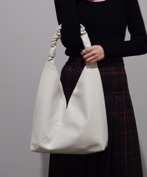 【A4サイズも楽々収納♡旅行にも】CHANEL トートバッグ トートバッグ✨A4サイズの書類も楽々収納可能 通学 通勤 通園