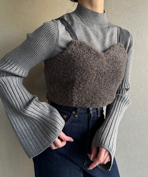 LILY BROWN（リリーブラウン）の「バックリボンファーライク