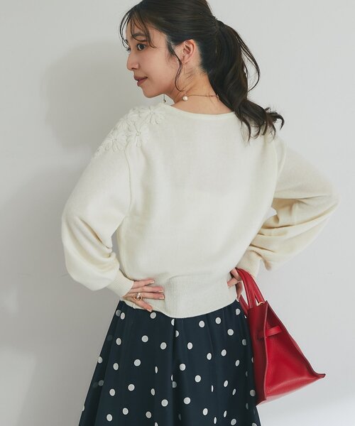 お花刺繍クロップドニット黒　ラブティクボンボン La boutique Bonbon（ラブティックボンボン） ニット セーター 「今