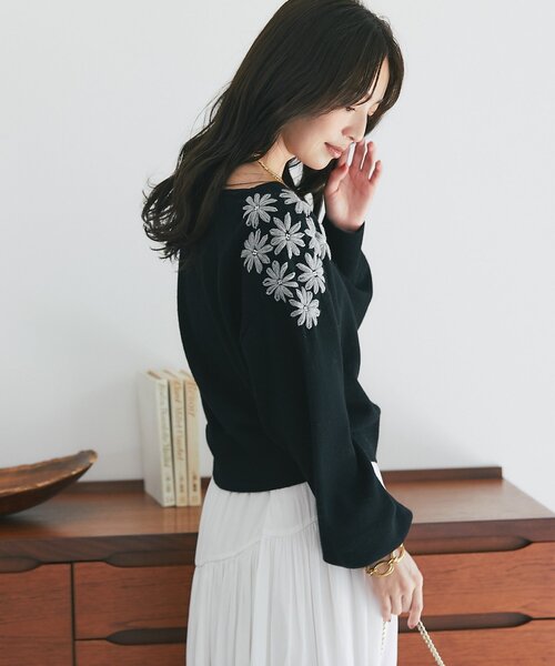 お花刺繍クロップドニット黒　ラブティクボンボン La boutique Bonbon（ラブティックボンボン） ニット セーター 「今