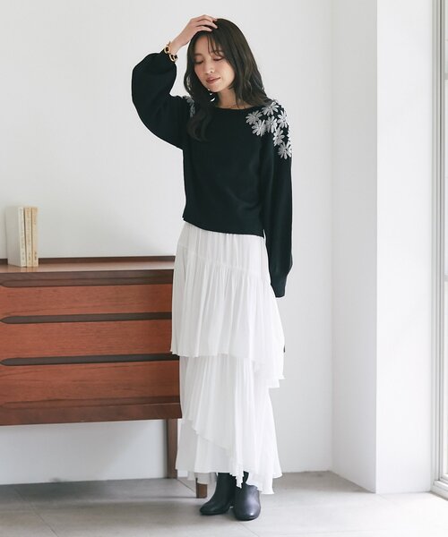 お花刺繍クロップドニット黒　ラブティクボンボン La boutique Bonbon（ラブティックボンボン） ニット セーター 「今