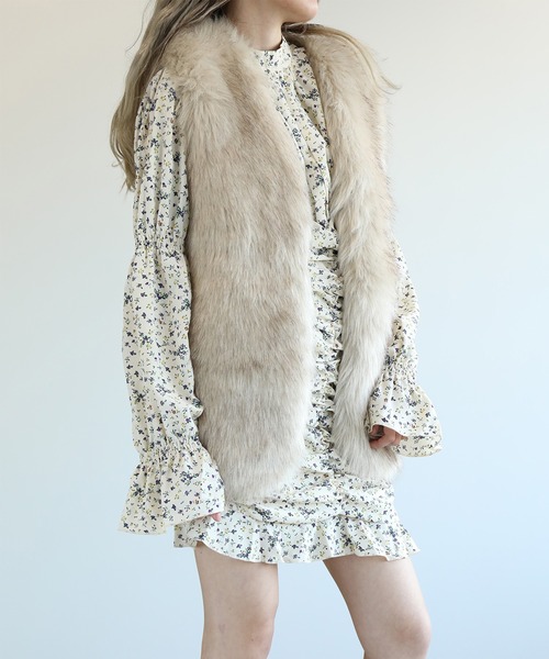 専用✨極美品✨BEIGE, 　ベイジ　ファー　ロングジレ　フード　ベスト　ラム 専用✨極美品✨BEIGE, ベイジ ファー ロングジレ フード ベスト ラム