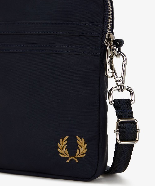 【手に入れたいベストサイズ】FRED PERRY Nylon サイド バッグ 手に入れたいベストサイズ】FRED PERRY Nylon サイド バッグ