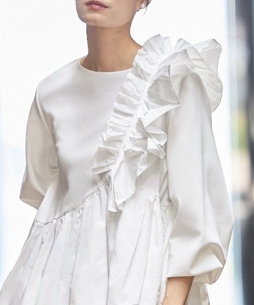 ブラウス シャツ 洗える ｜ ショルダー フリル ペプラム TOPS ｜ 長袖 トップス 二の腕カバー 体型カバー 袖ボリューム オフィスカジュアル 洗える ｜ ショルダー フリル ペプラム TOPS ｜ 長袖 トップス