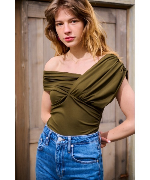 tシャツ Micaela Top イレギュラーショルダーTOP レディース