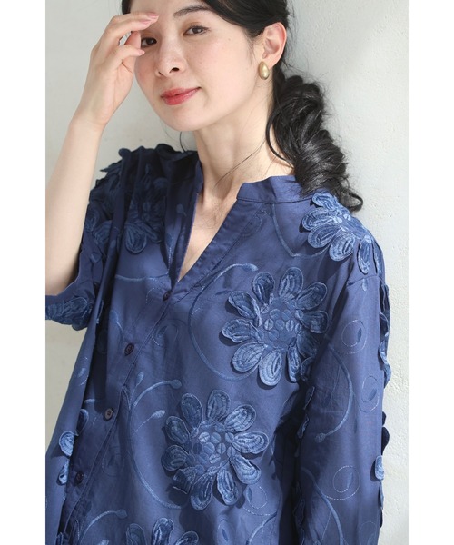 ブラウス シャツ 立体花のスキッパーシャツトップス レディース