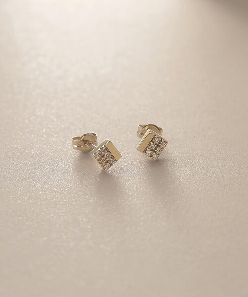 トップブランドのファッション COCOSHNIK ピアス スタッド ダイヤシェイプ K10ダイヤモンド アクセサリー