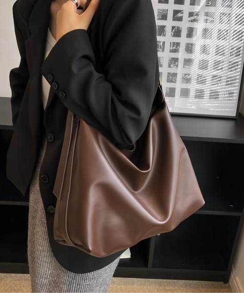 ショルダーバッグ バッグ フェイクレザー大容量ショルダーバッグ/通勤