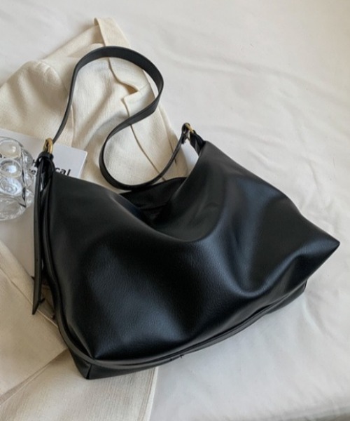 ショルダーバッグ バッグ フェイクレザー大容量ショルダーバッグ/通勤