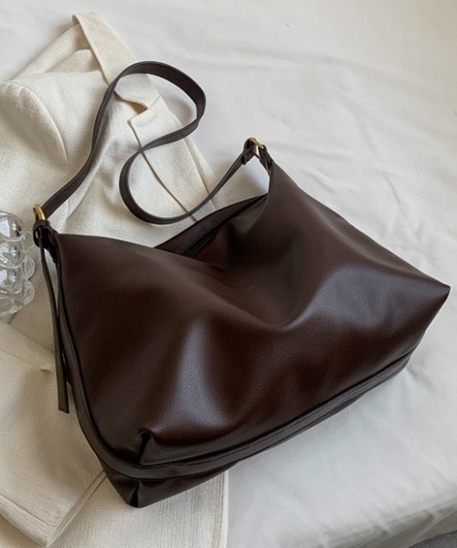 ショルダーバッグ バッグ フェイクレザー大容量ショルダーバッグ/通勤