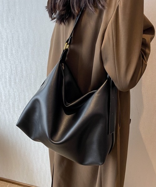 ショルダーバッグ バッグ フェイクレザー大容量ショルダーバッグ/通勤
