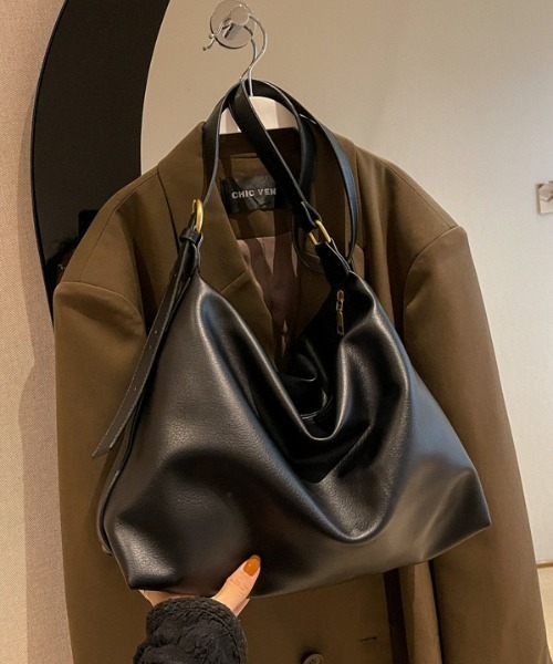 ショルダーバッグ バッグ フェイクレザー大容量ショルダーバッグ/通勤