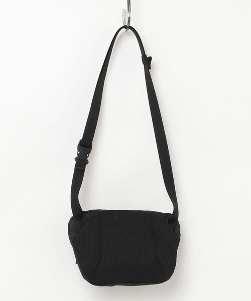 Arc'teryx ブラック ショルダーバッグ ARC'TERYX（アークテリクス） 刺繍ショルダーバッグ - ブラック メンズ