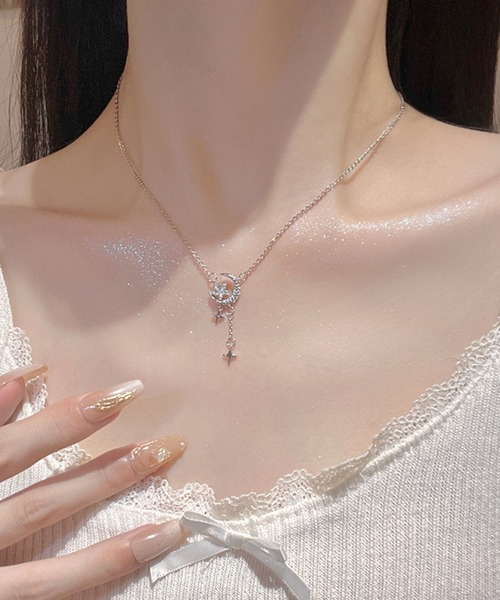 ムーンストーン シルバーのリーフモチーフ ネックレス DiamondHearts（ダイヤモンドハーツ） ネックレス ムーンスター