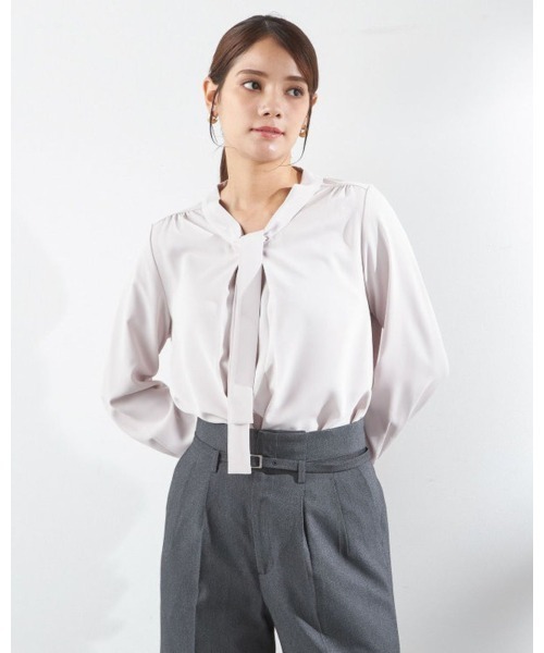 バーバリーブルーレーベル　白長袖フリルブラウスボウタイ付　38サイズ SUIT SELECT ブラウス シャツ 「長袖」ボウタイプルオーバー