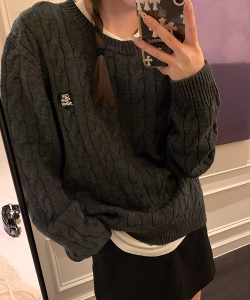 ニット セーター ワンポイントハートワッペンケーブル編みクルーネック