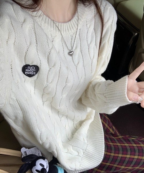 ニット セーター 「25年秋冬新作」ワンポイントハートワッペンケーブル