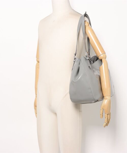 【美品】CHARLES&KEITH レザートートバッグ　グレー CHARLES ＆ KEITH（チャールズ&キース） 「CHARLES & KEITH」 トート