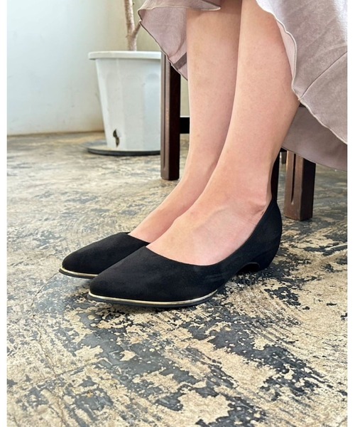 lus. パンプス ゴールドパイピングローヒールパンプス