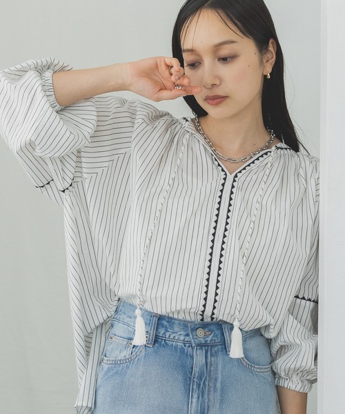 Noia ブラウス シャツ 刺繍ギャザーストライプ柄ブラウス