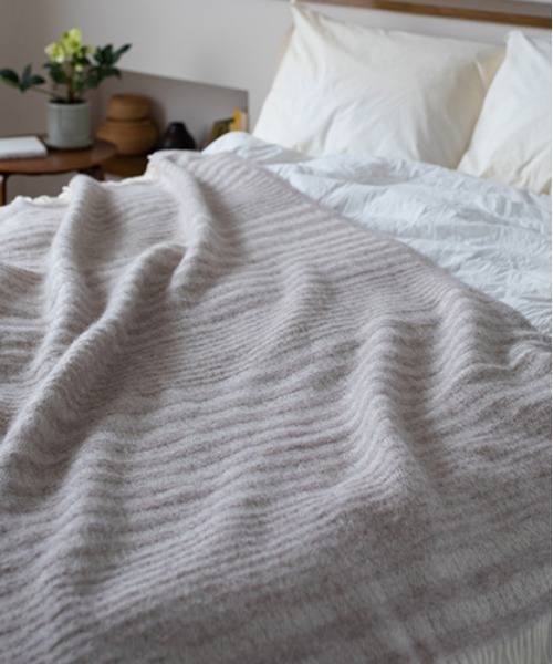 KLIPPAN スロー キルト 毛布 100%ラムウール ブラックストライプ