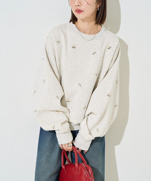 FREAK'S STORE【2022SS】フラワーワッペン刺繍スウェット FREAK'S STORE（フリークスストア）の「フラワーワッペン刺繍