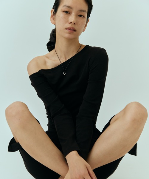 DRWCYS（ドロシーズ） tシャツ アシメオフショルカットトップス