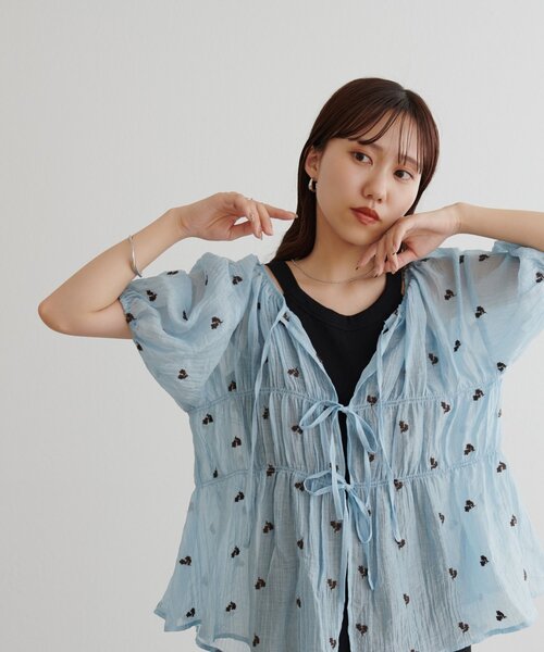 Discoat（ディスコート） ブラウス シャツ 花柄刺繍ブラウス
