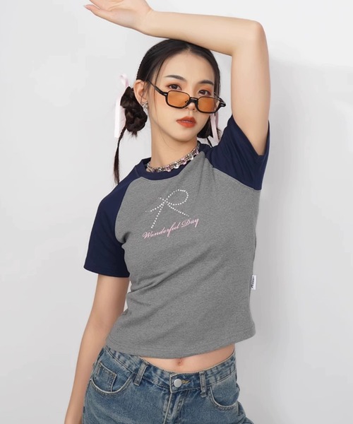 tシャツ A'GEM/9 × .kom 「CORYSTUDIO/コリースタジオ」リボンラグラン半袖カットソー レディース A'gem 9 tシャツ A'GEM/9 × .kom 「CORYSTUDIO/コリースタジオ