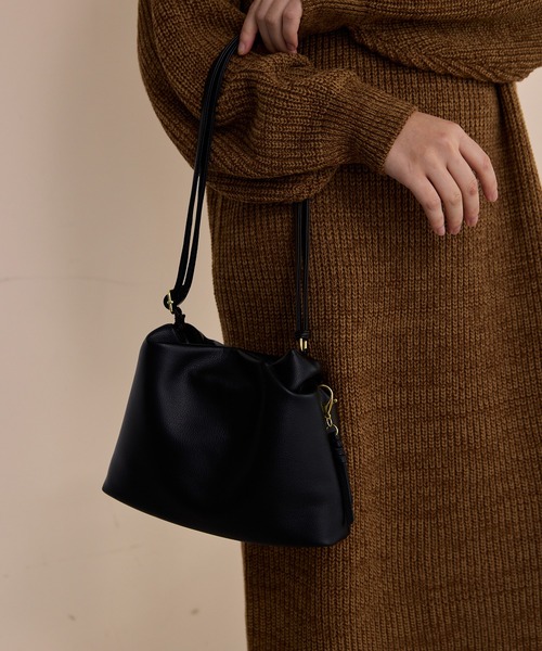 OLUN ニュアンスギャザーショルダーバッグ　ブラック OLUN ショルダーバッグ バッグ nuance gather shoulder bag/ニュアンス