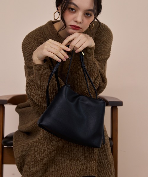 OLUN ニュアンスギャザーショルダーバッグ　ブラック OLUN ショルダーバッグ バッグ nuance gather shoulder bag/ニュアンス