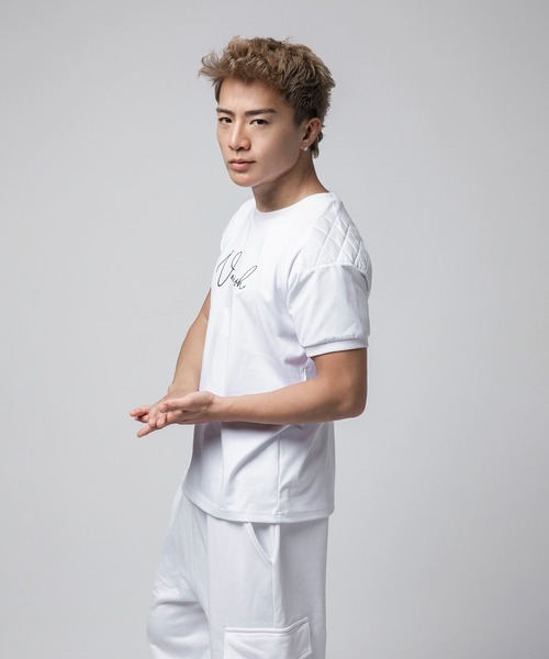 VANQUISH（ヴァンキッシュ） tシャツ Handwritten Design Shoulder