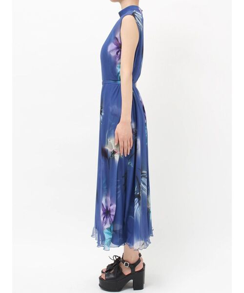 ワンピース ブラーフラワーワンピース　夏服の画像