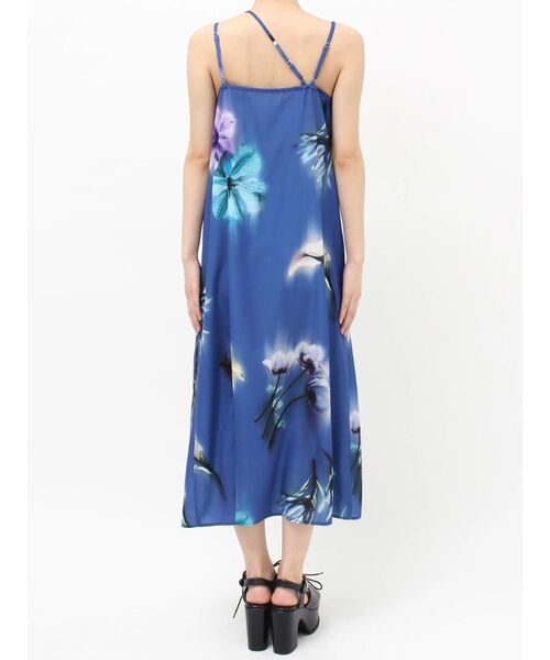ワンピース ブラーフラワーワンピース　夏服の画像