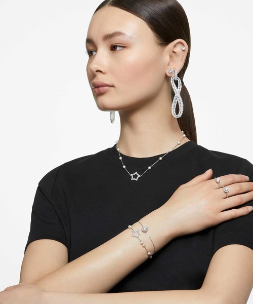 スワロフスキー　Swarovski Stilla スタッドピアス　ラウンドカット SWAROVSKI ピアス 「公式」「スワロフスキー」Stilla スタッド