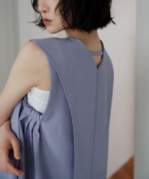 【専用】ELLI E デフォルメネックトップス　ブラック 美品】ELLI E デフォルメネックトップス ブラック