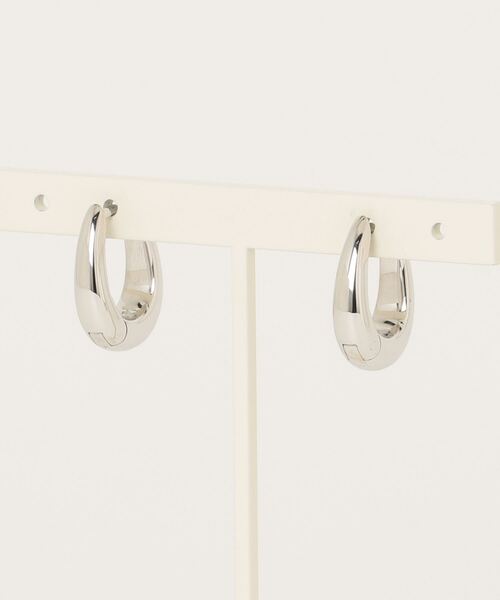 【新品】TOM WOOD Liz Huggies SatinGold ピアス 別注】TOM WOOD×TOMORROWLAND Liz Huggies SatinGold ピアス