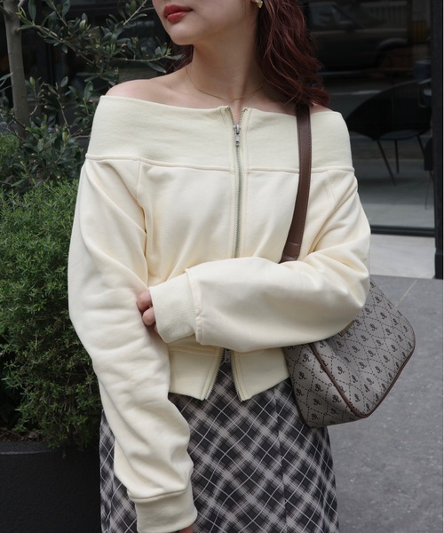 【正規品】thetoe Off-shoulder Sweat Opern Off-shoulder Sweat – THE TOÉ