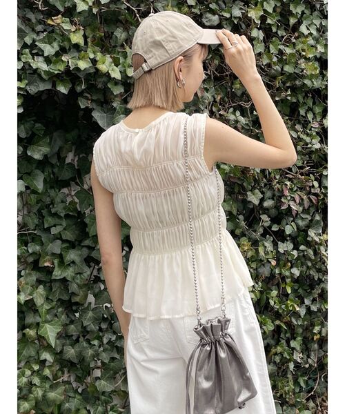 ヴラスヴラム　シャーリングが素敵なリネンシルクジレ　ノースリーブシャツ　未使用 MURUA ブラウス シャツ ノースリシャーリングブラウス