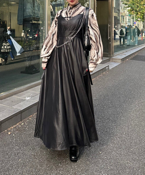 【Mavie..7】2025SS柄シャツ ブラック 合皮プリーツミニスカパン Mavie..7】2025SS柄シャツ ブラック 合皮プリーツミニスカパン