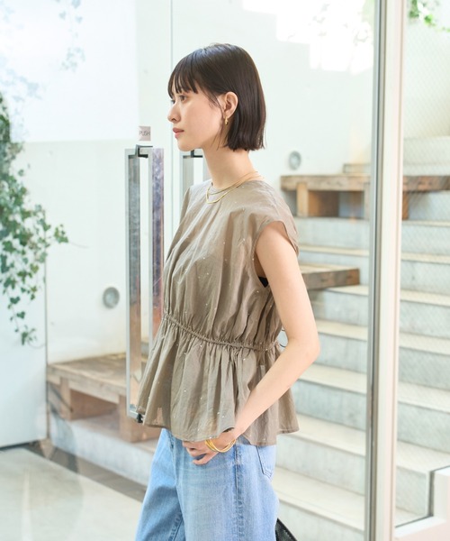 新品未使用　タグ無し　ペプラムトップス　薔薇ブラウス セール】【WEB限定】淡彩フラワーVネックペプラムブラウス