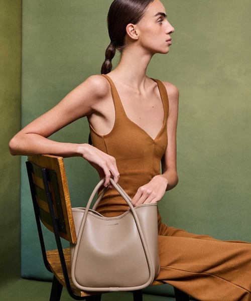 台湾 CHARLES&KEITH Lyla ミディアム トートバッグ CHARLES ＆ KEITH トートバッグ Lyla ミニライラ チューブラー