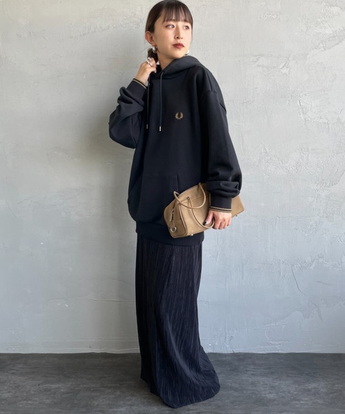 フレッドペリー　パーカー　限定別注モデル FRED PERRY/フレッドペリー] 別注 フードロゴ刺繍スウェット