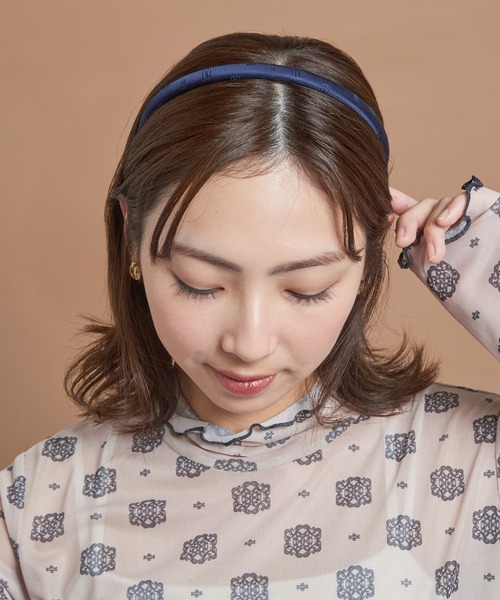 ALEXANDRE DE PARIS ヘアバンド　カチューシャ 美品 ALEXANDRE DE PARIS カチューシャ ヘアバンド ブラック